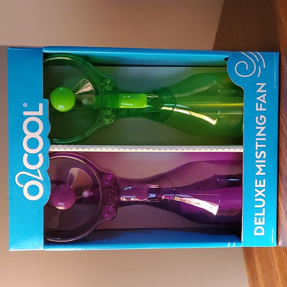 NEW IN BOX O2COOL Deluxe Misting Fans, set of 2